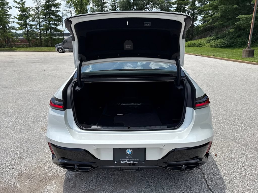 Used 2026 BMW 760i xDrive w/ Executive Package AWD/4WD image 27