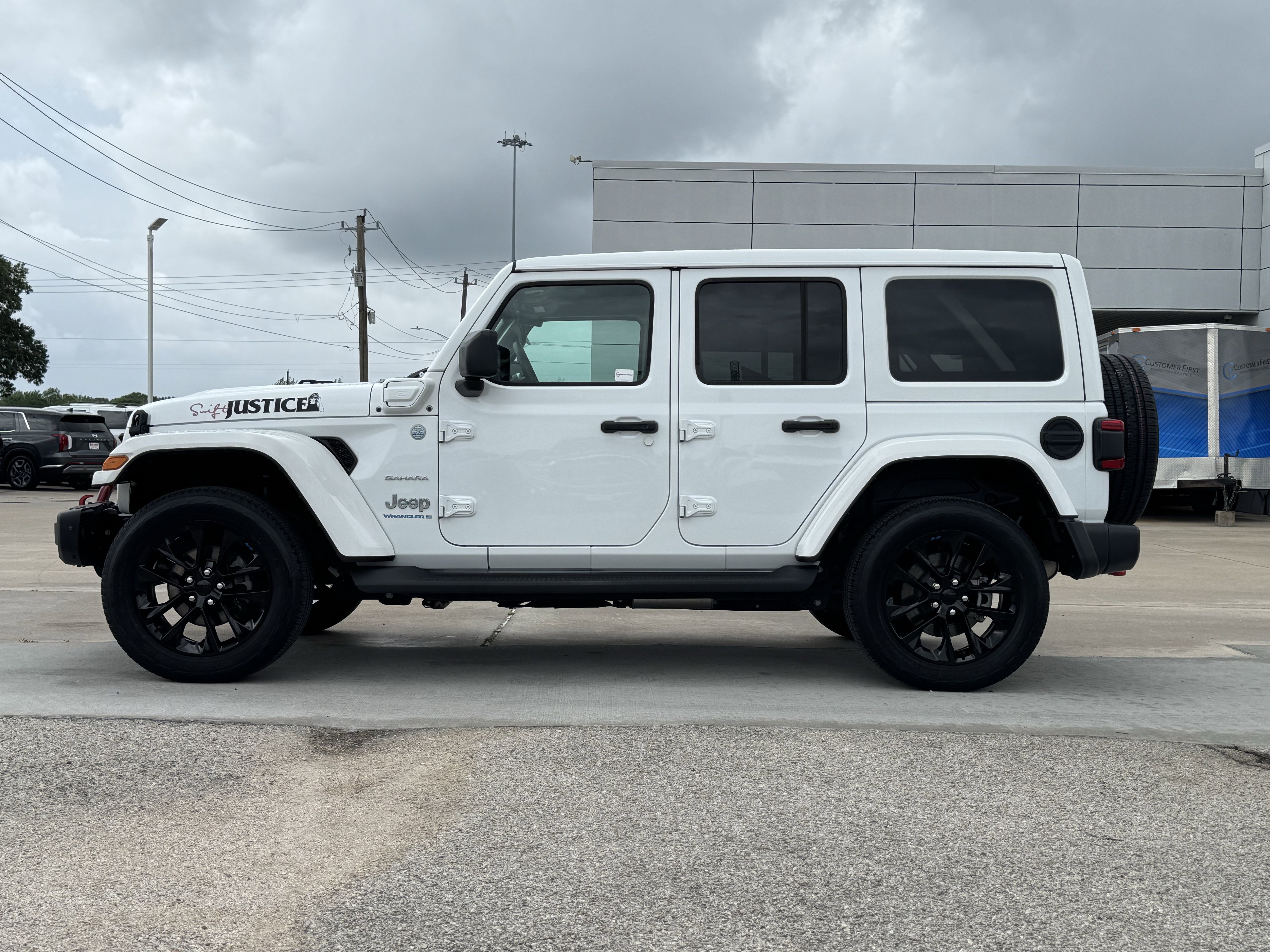 Used 2023 Jeep Wrangler Sahara w/ Cold Weather Group image 7