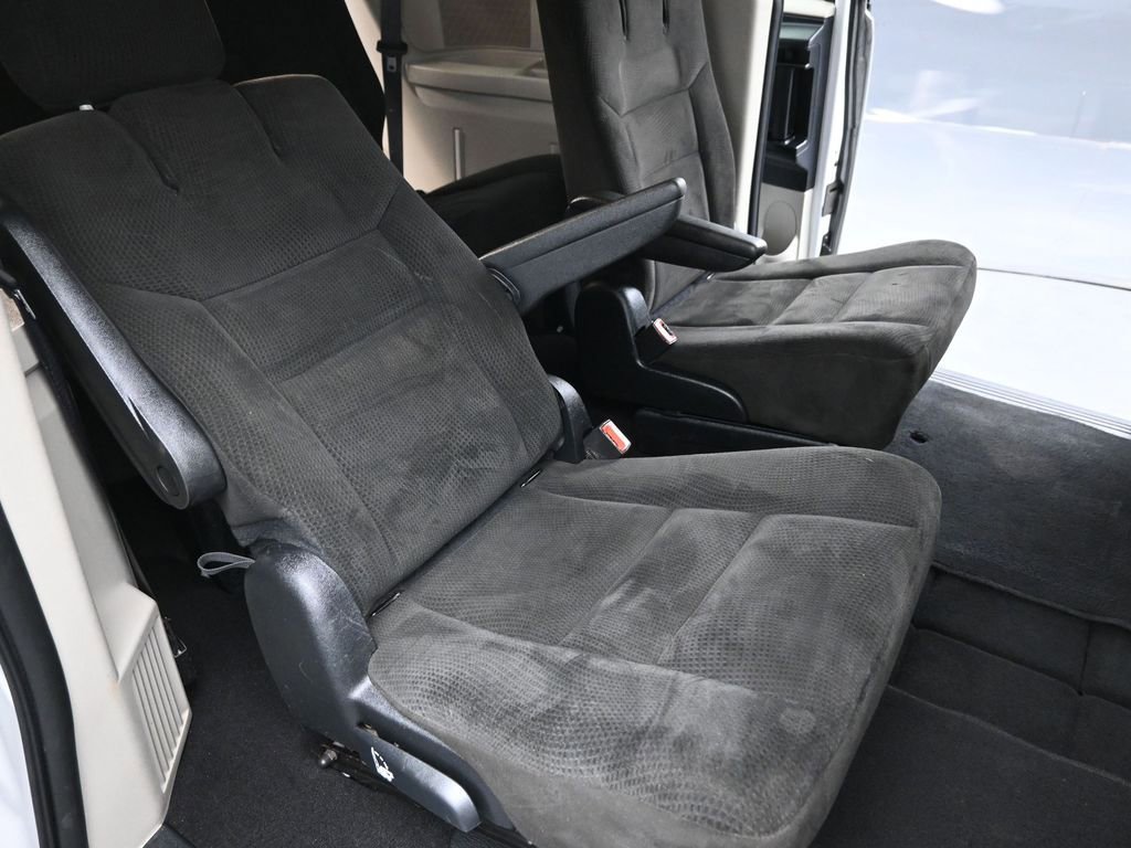 Used 2016 Dodge Grand Caravan SE image 20
