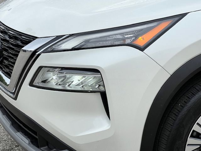 Used 2022 Nissan Rogue SV image 11