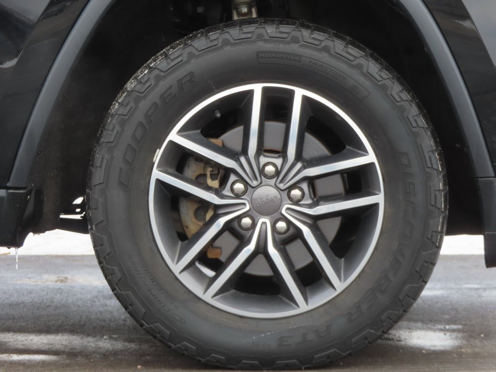 Used 2019 Jeep Grand Cherokee Limited image 14