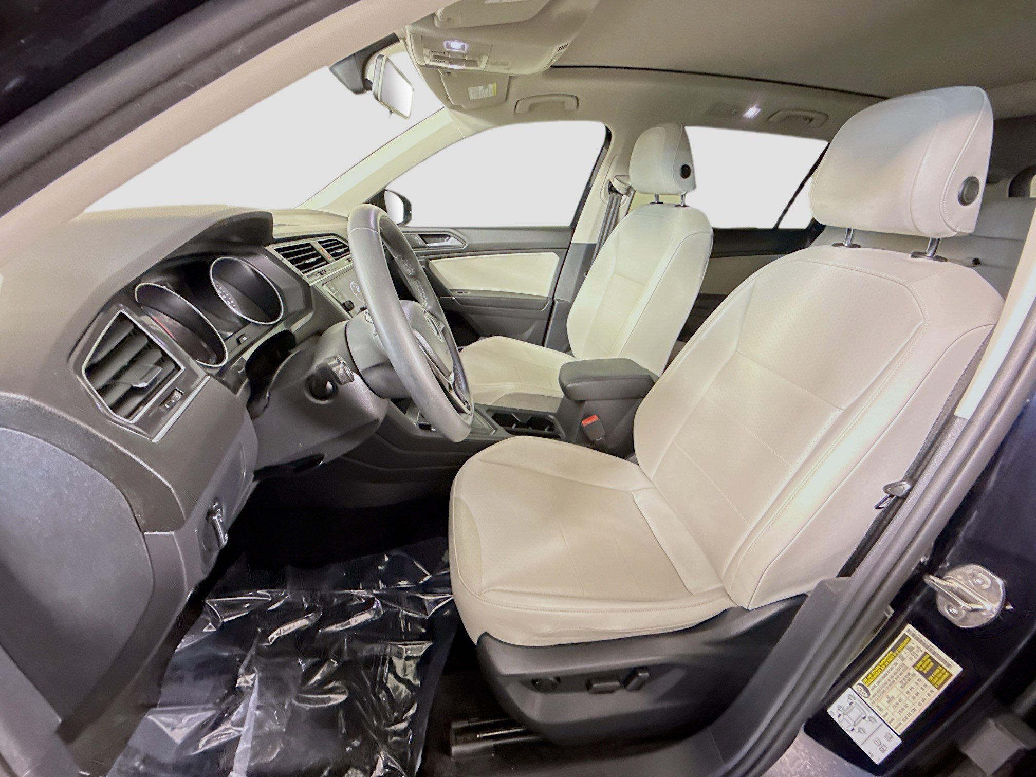 Used 2020 Volkswagen Tiguan SE w/ Panoramic Sunroof Package FWD image 22