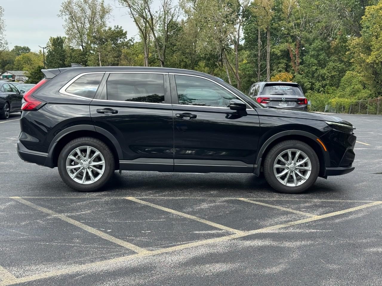 Used 2025 Honda CR-V EX image 3