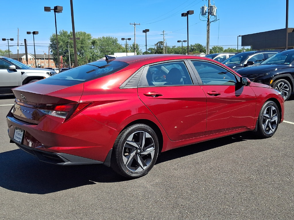 Used 2023 Hyundai Elantra SEL w/ Convenience Package FWD image 9
