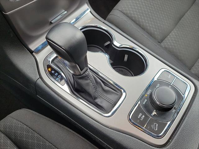 Used 2019 Jeep Grand Cherokee Laredo AWD/4WD image 12