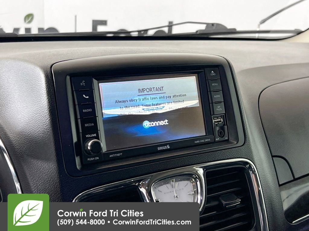 Used 2016 Chrysler Town & Country Touring w/ Driver Convenience Group image 21