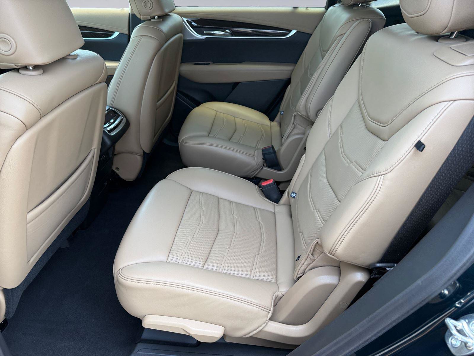 Used 2024 Cadillac XT6 Premium Luxury w/ Platinum Package AWD/4WD image 17