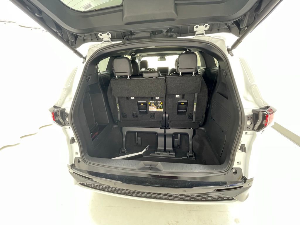 Used 2025 Toyota Sienna XSE image 5