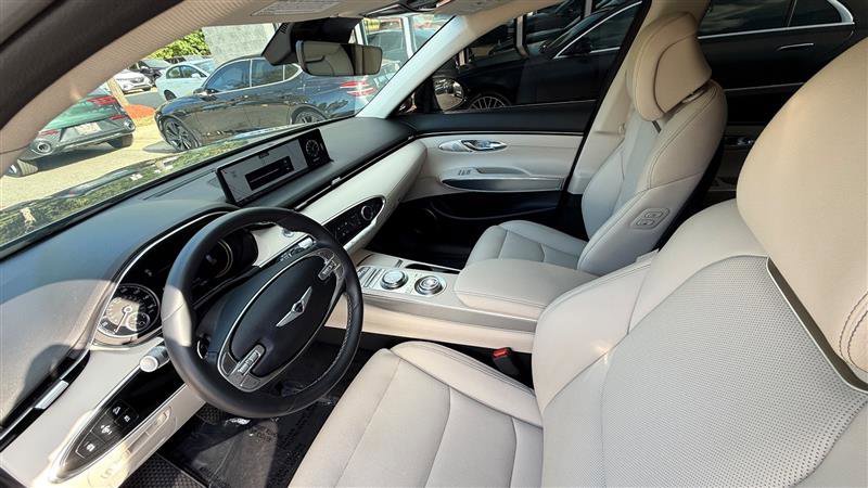 Used 2024 Genesis GV70 2.5T w/ Select Package image 9