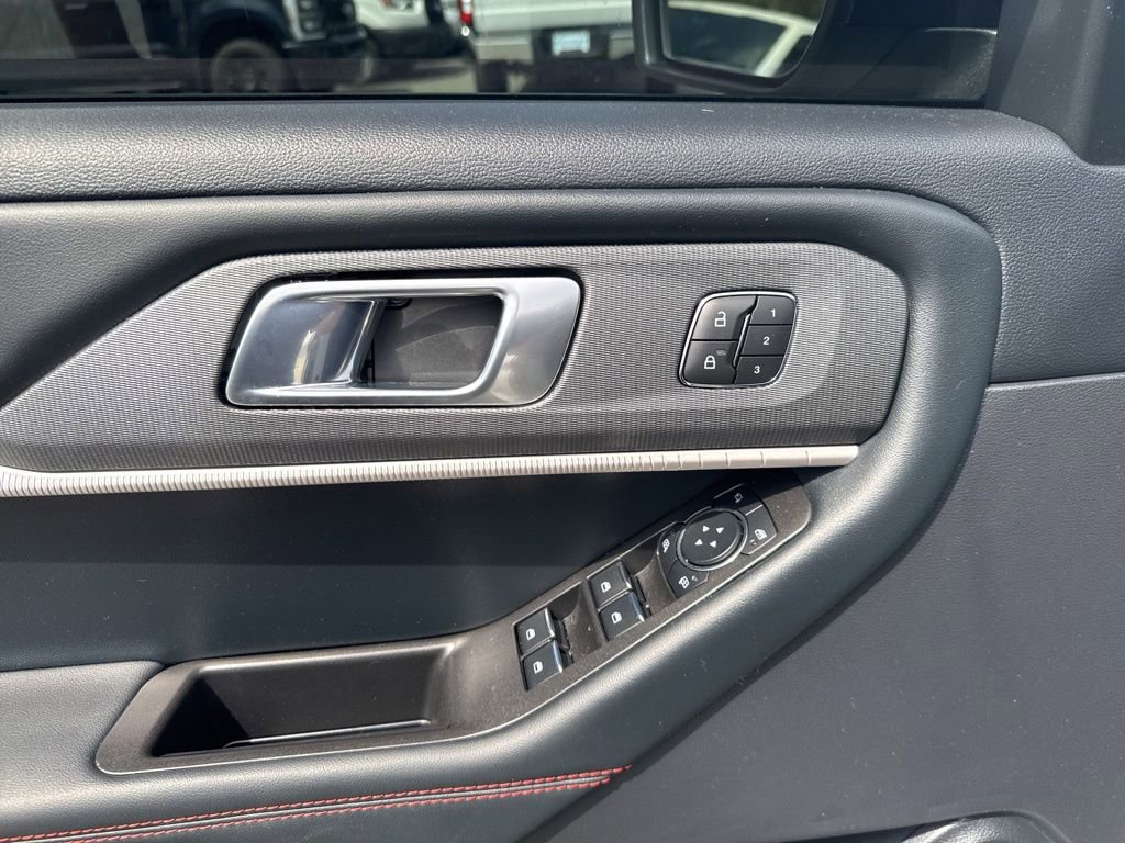 Used 2025 Ford Explorer ST AWD/4WD image 11