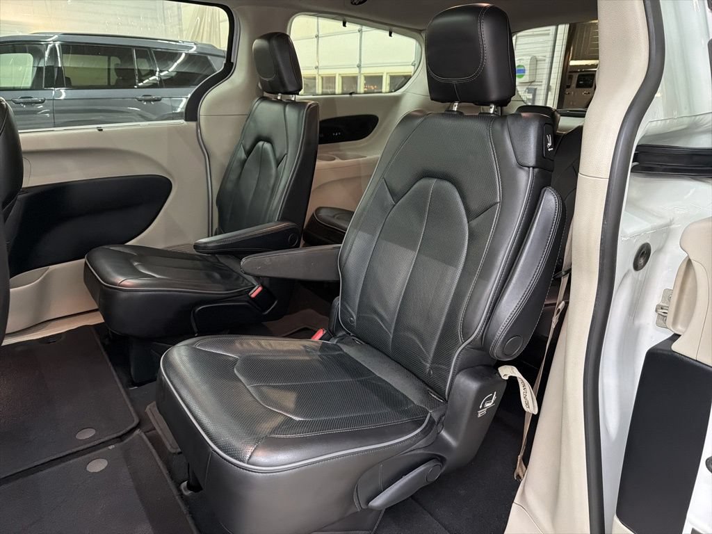 Used 2020 Chrysler Pacifica Limited FWD image 27