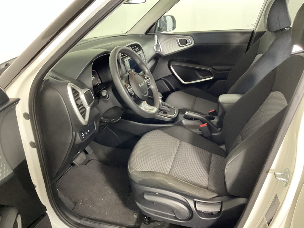 Used 2023 Kia Soul LX w/ Option Group 015 FWD image 17