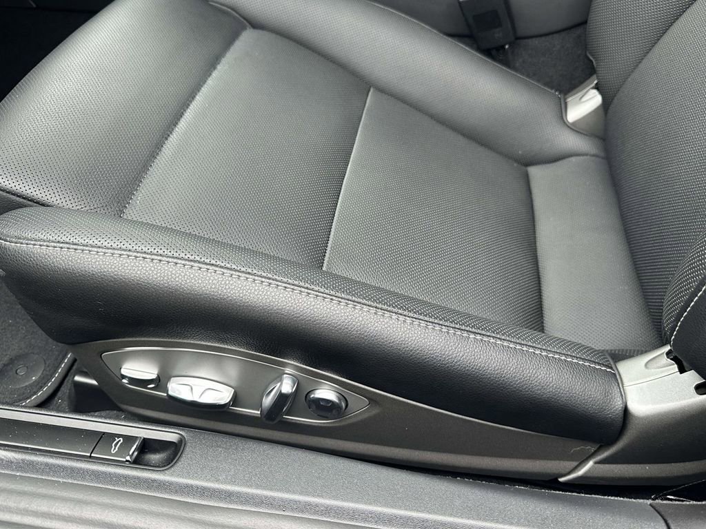 Used 2025 Porsche 718 Cayman RWD image 16