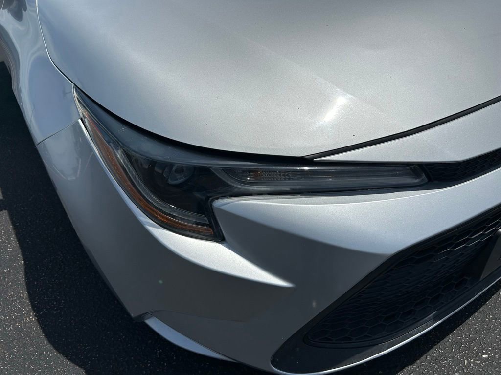 Used 2022 Toyota Corolla LE FWD image 3