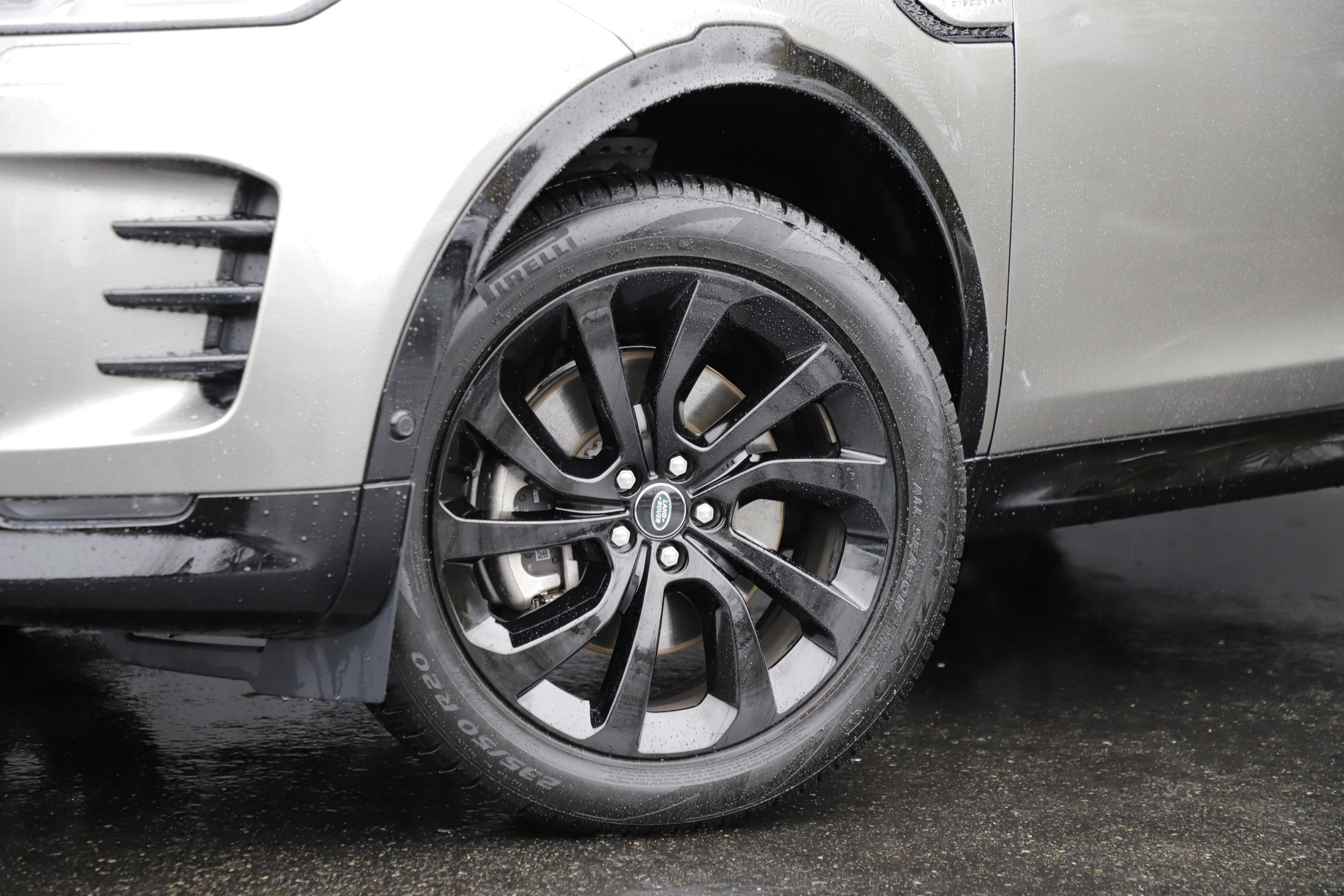 Certified 2025 Land Rover Discovery Sport Dynamic SE image 2