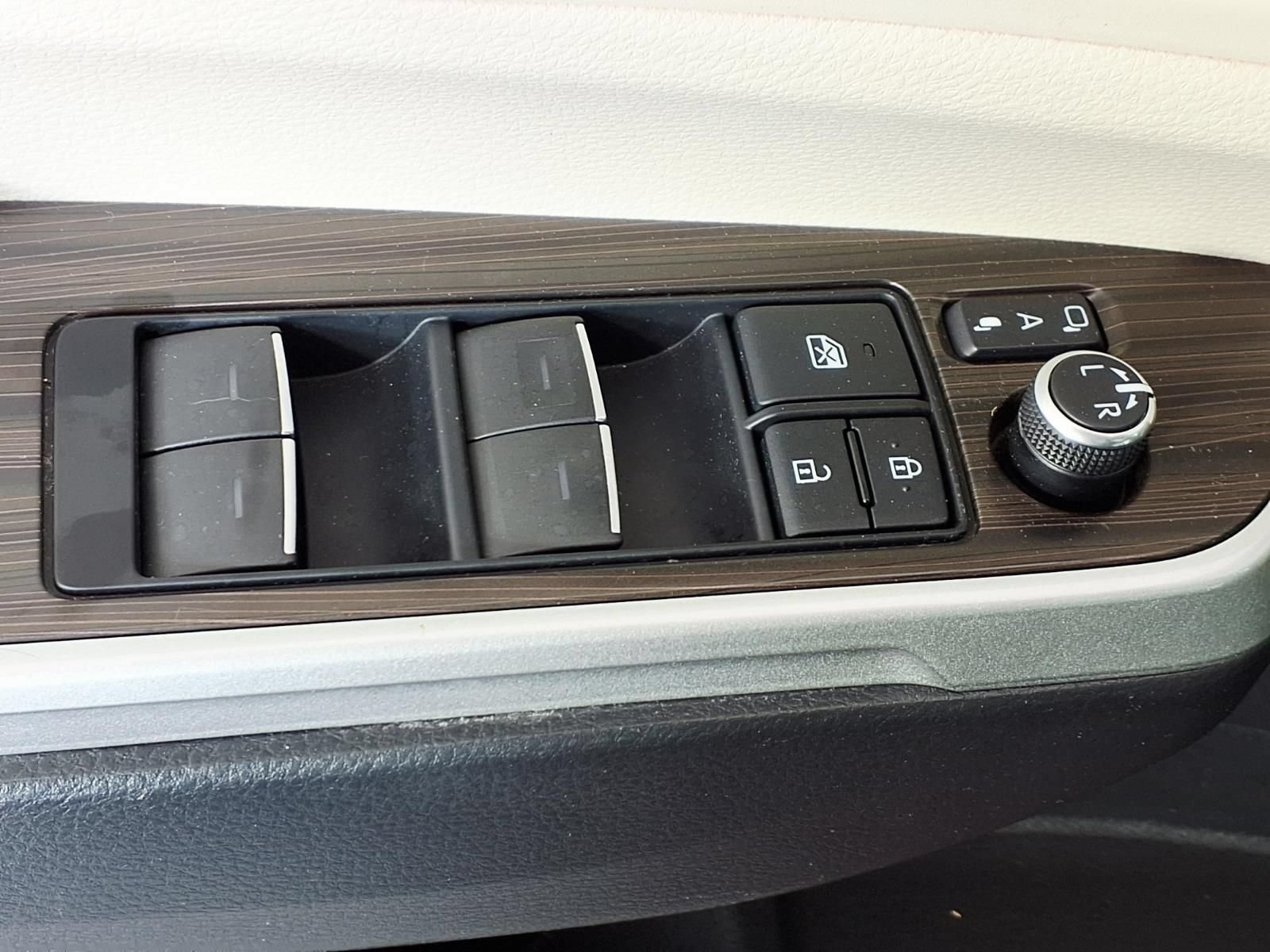 Used 2022 Toyota Sienna Platinum AWD/4WD image 13