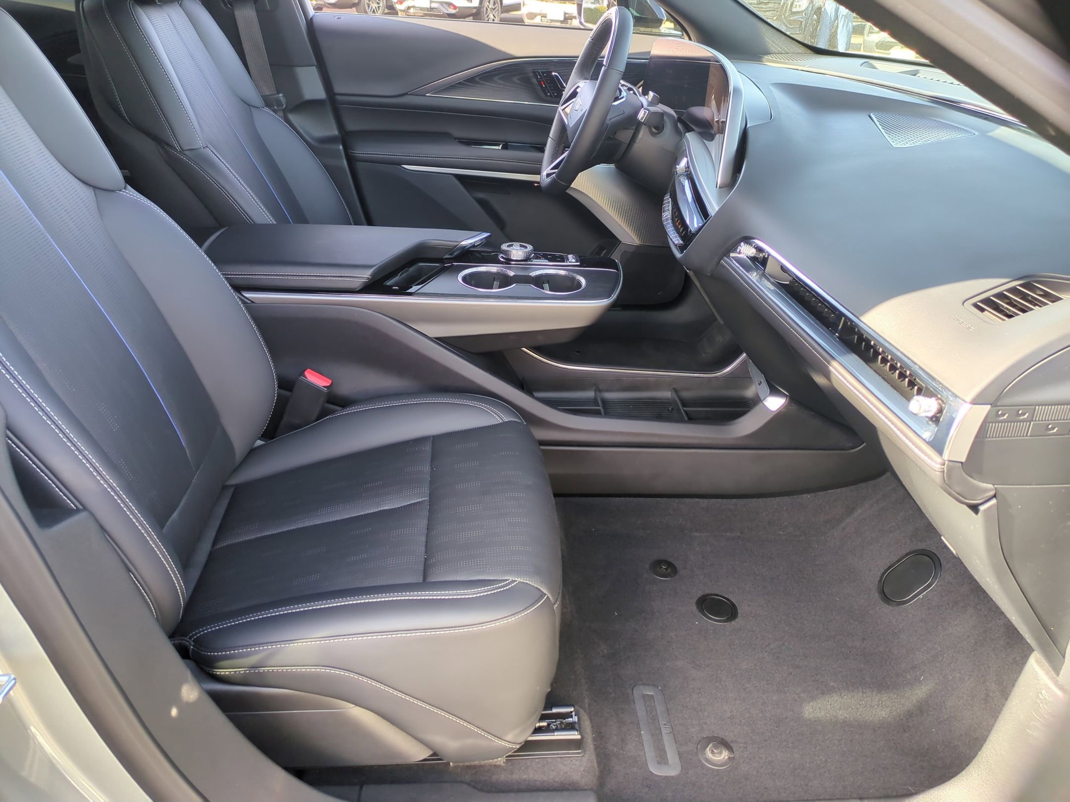 Certified 2024 Cadillac Lyriq Sport image 29