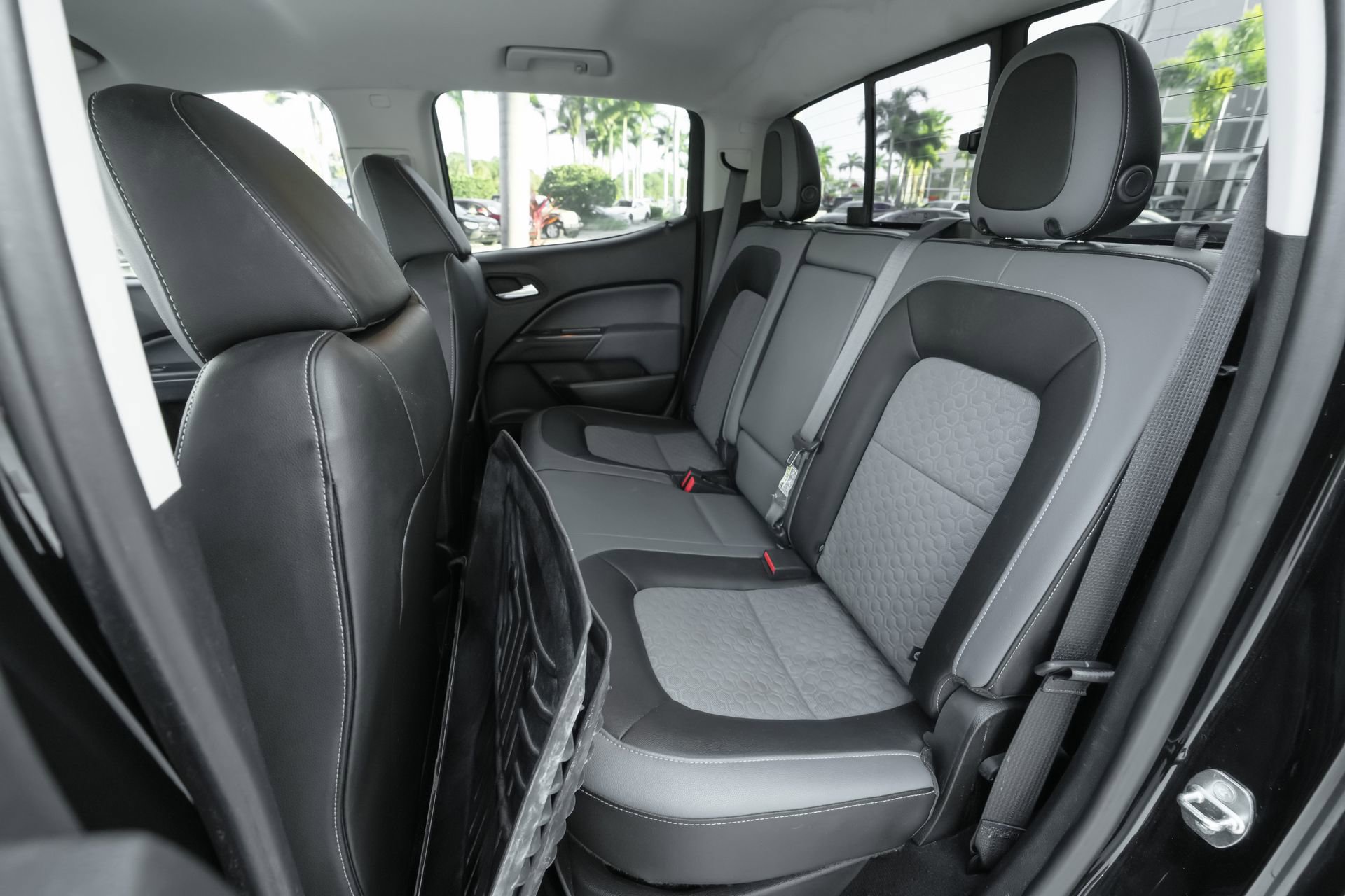 Used 2017 Chevrolet Colorado Z71 w/ Z71 Midnight Edition image 36