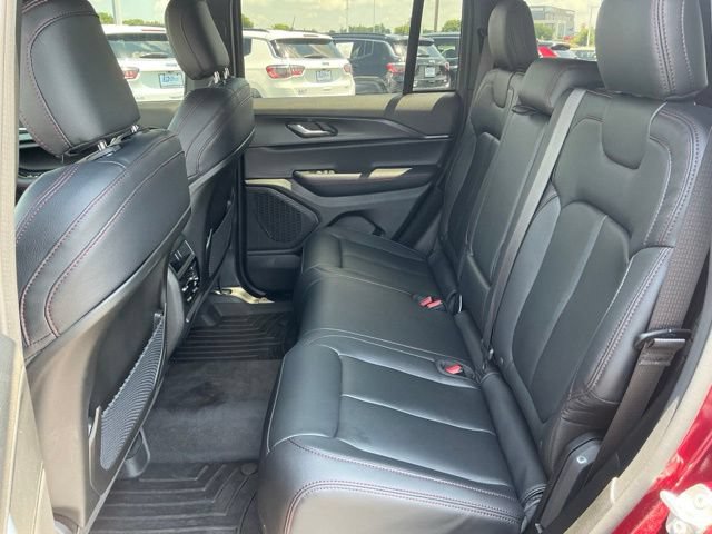 Used 2025 Jeep Grand Cherokee Altitude AWD/4WD image 19