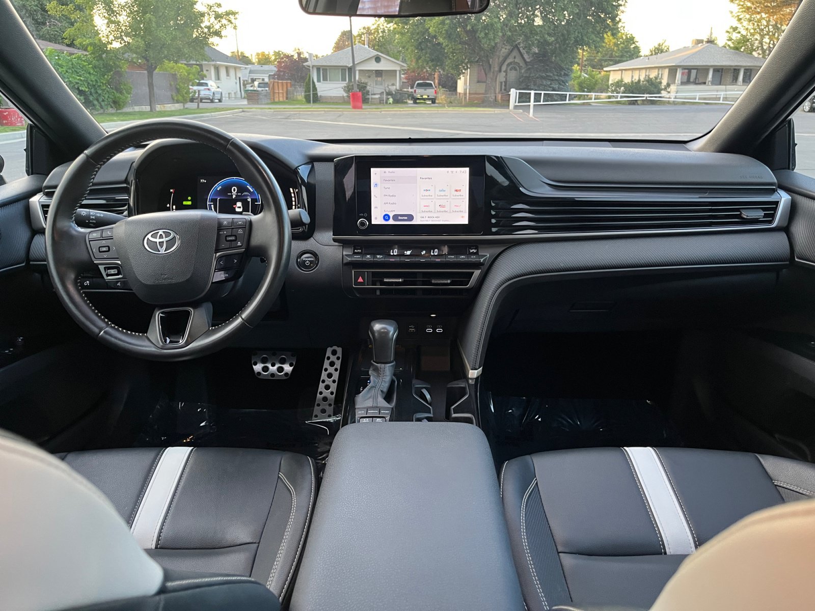 Used 2025 Toyota Camry SE FWD image 25