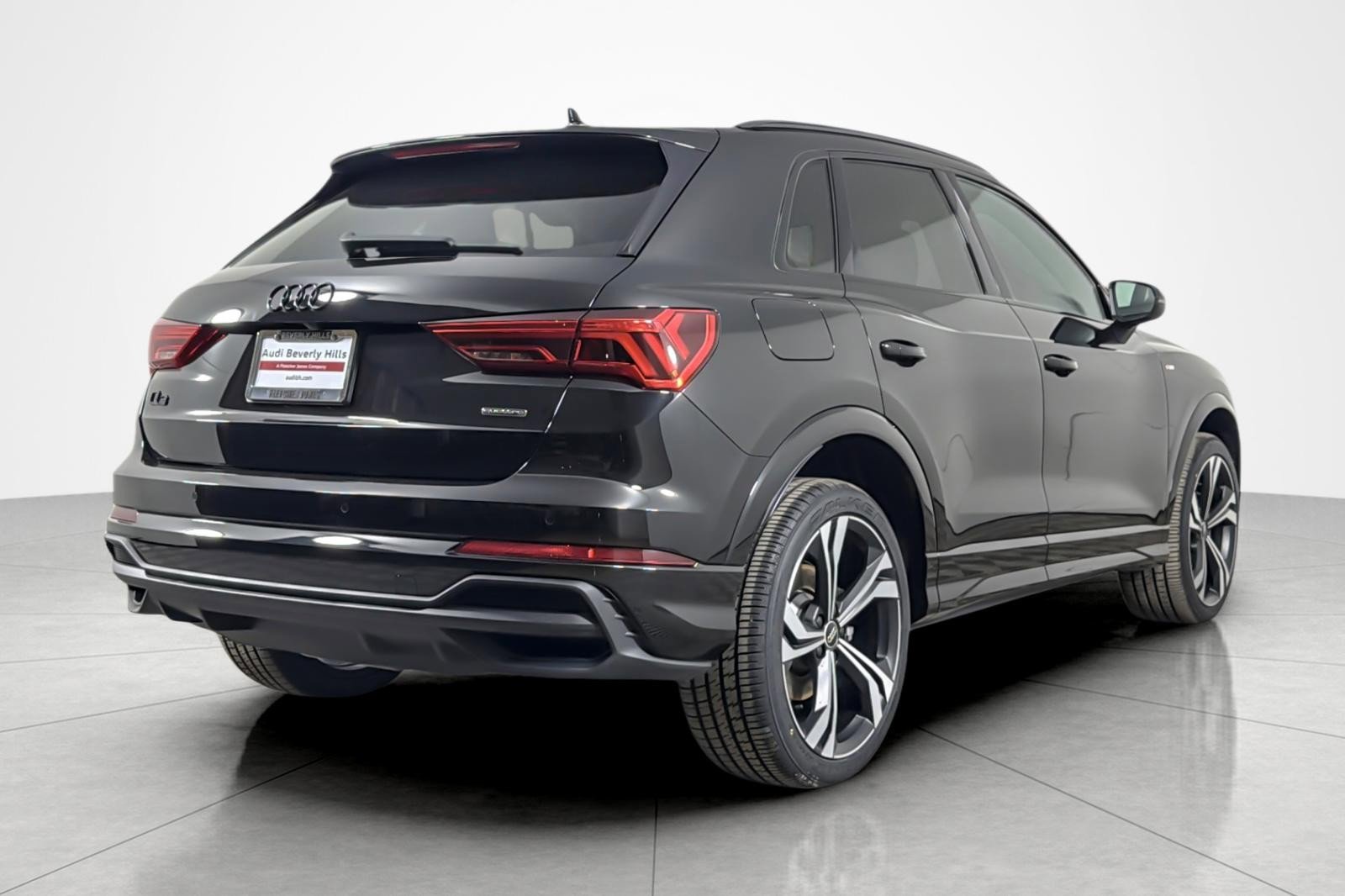 Used 2023 Audi Q3 2.0T Premium Plus w/ Premium Plus Package image 5