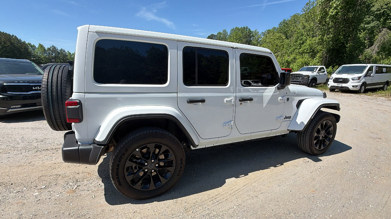 Used 2025 Jeep Wrangler Unlimited Sahara w/ Safety Group AWD/4WD image 8