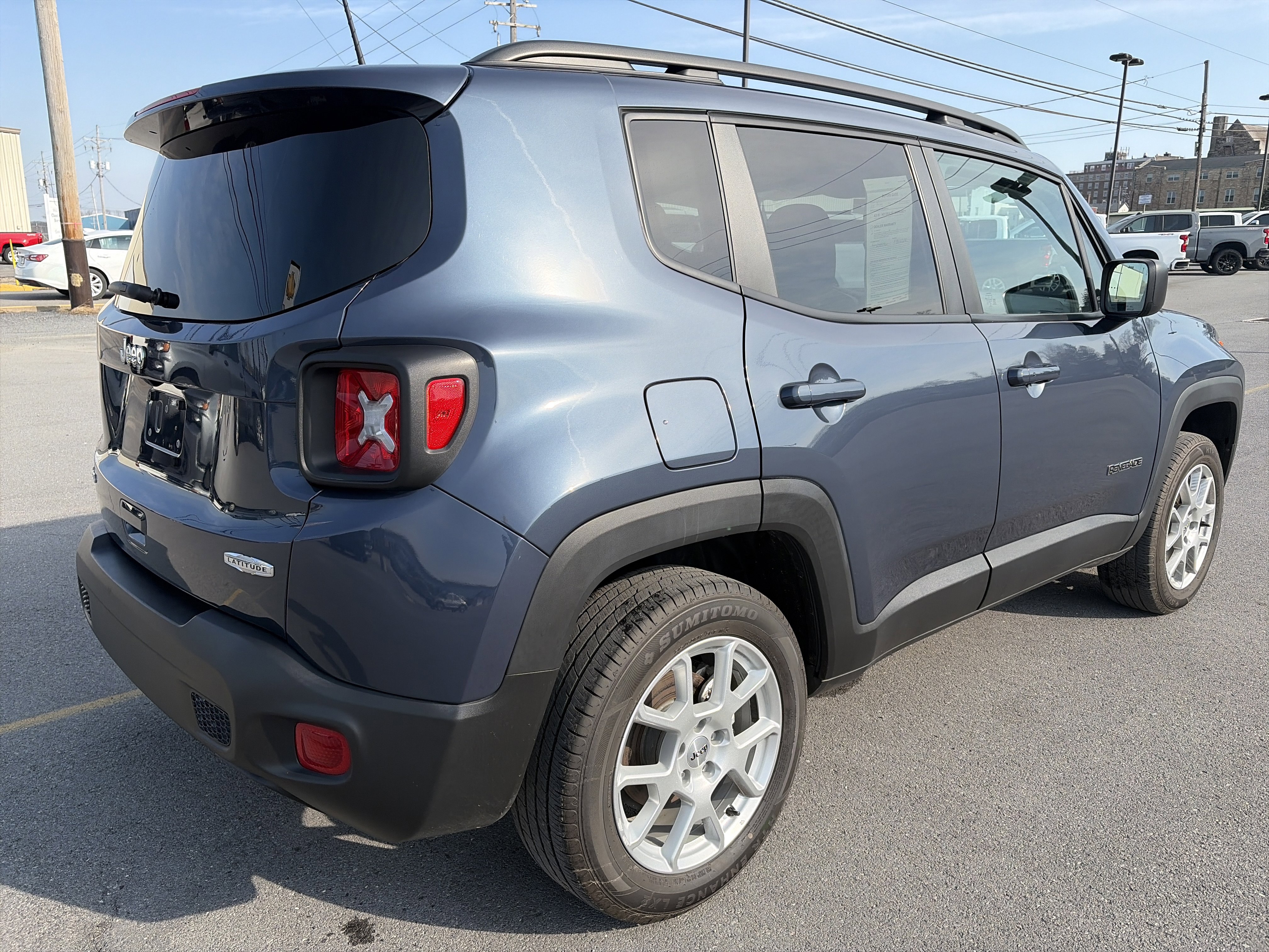 Used 2022 Jeep Renegade Latitude AWD/4WD image 3