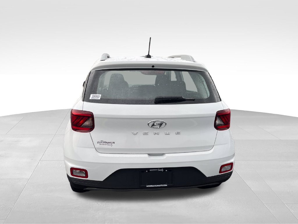 Used 2025 Hyundai Venue SEL FWD image 4
