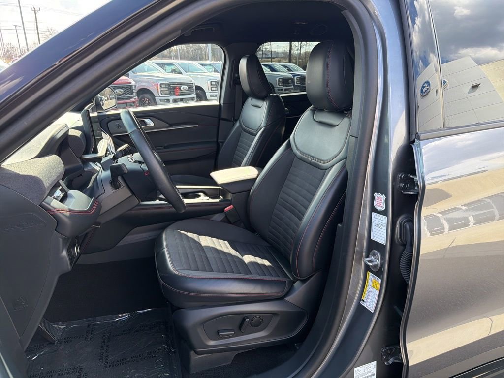 Certified 2025 Ford Explorer ST-Line w/ ST-Line Street Pack image 9