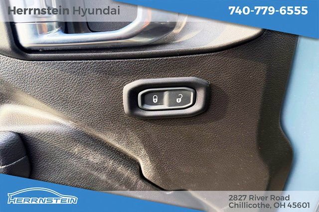 Used 2025 Jeep Gladiator Nighthawk image 14
