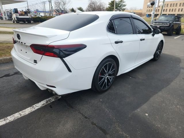 Used 2022 Toyota Camry SE w/ Cold Weather Package image 5