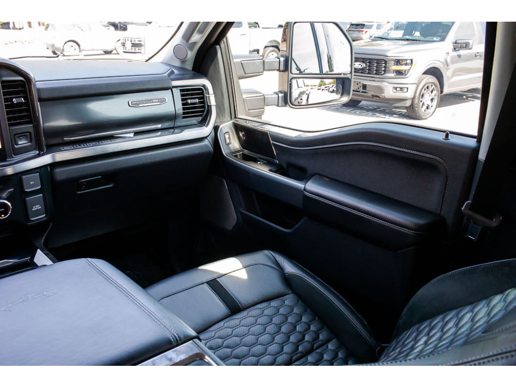 Used 2025 Ford F250 Lariat w/ Lariat Ultimate Package AWD/4WD image 16