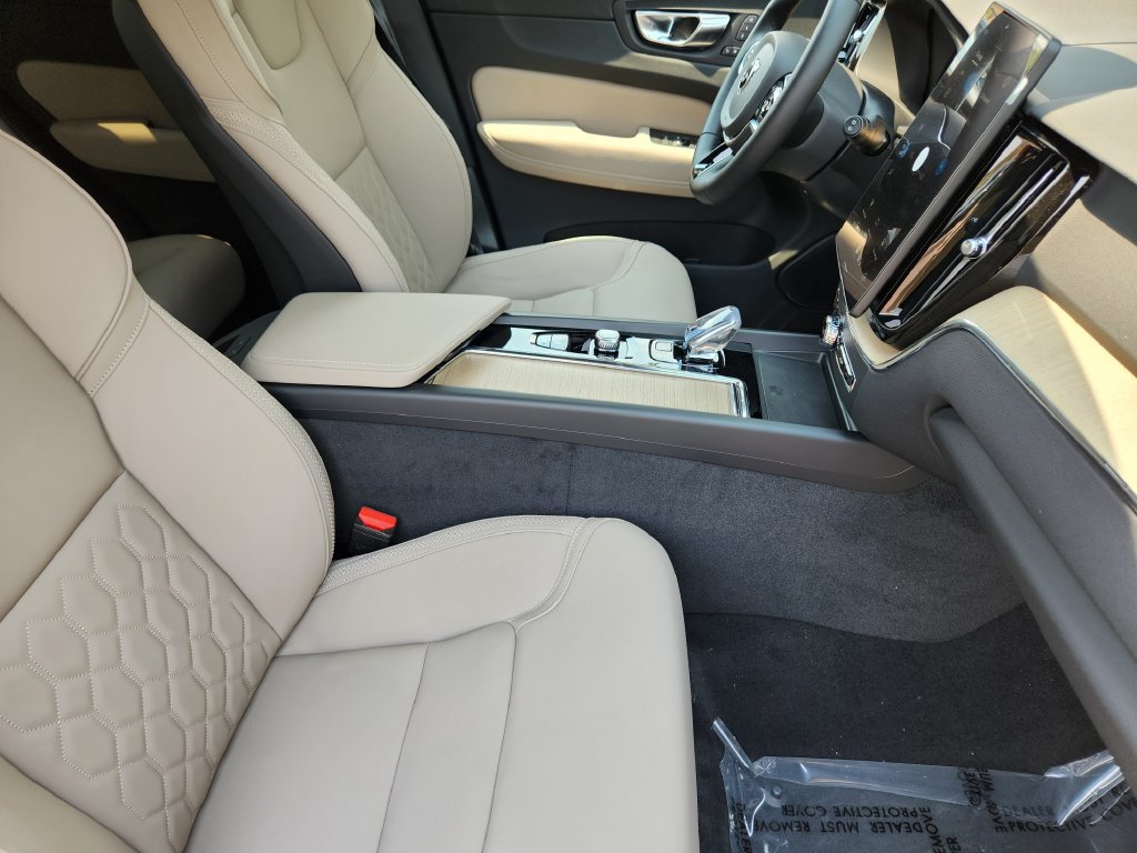 New 2026 Volvo XC60 B5 Plus w/ Protection Package Premier AWD/4WD image 5