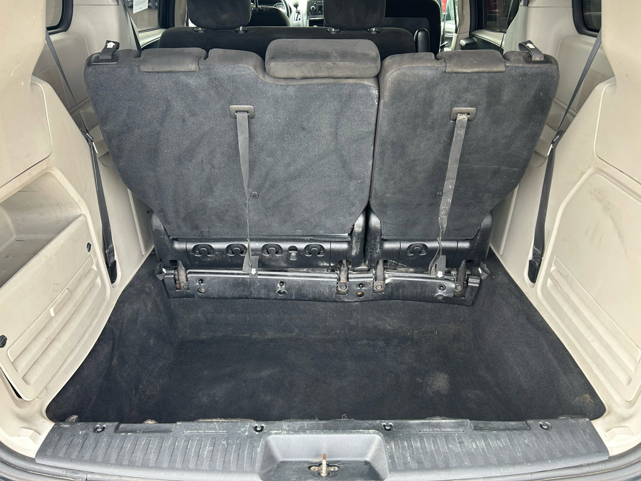 Used 2016 Dodge Grand Caravan SE image 16