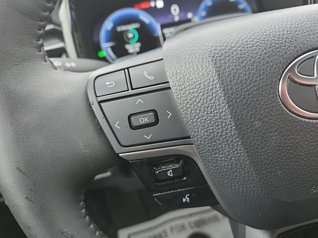 Used 2025 Toyota Camry XSE w/ Premium Plus Package image 27