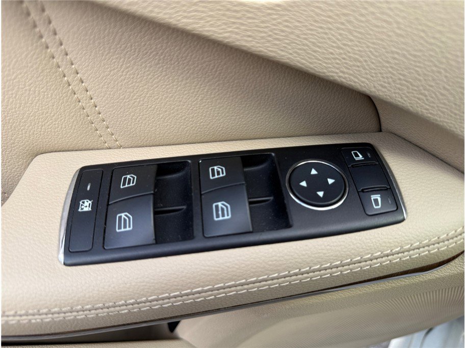 Used 2010 Mercedes-Benz E 350 4MATIC Sedan image 29