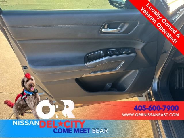 Used 2022 Nissan Pathfinder SL FWD image 16