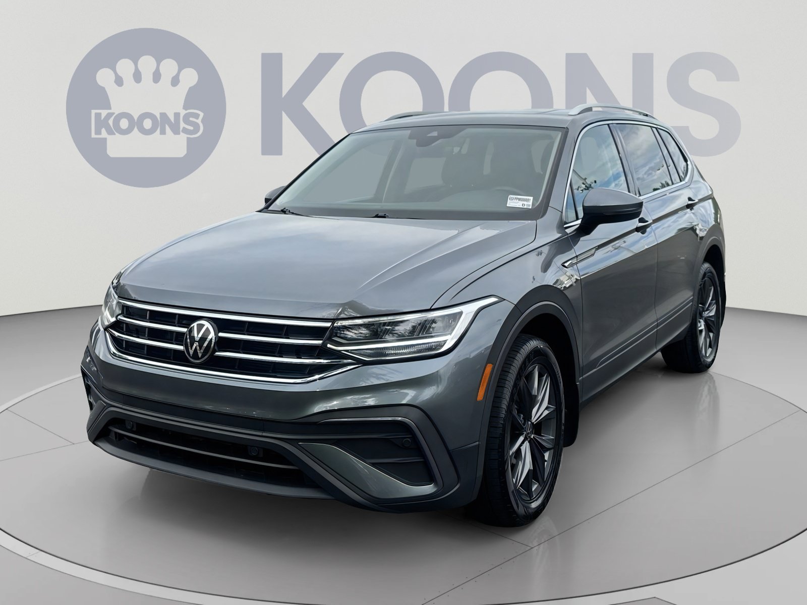 Used 2023 Volkswagen Tiguan SE w/ Panoramic Sunroof Package