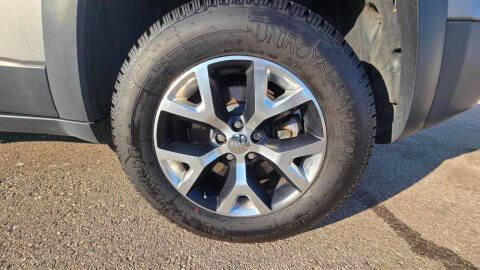 Used 2016 Jeep Cherokee Trailhawk w/ Cold Weather Group image 12