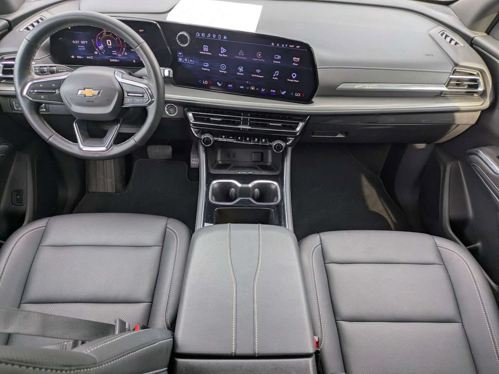 Used 2025 Chevrolet Traverse LT AWD/4WD image 16
