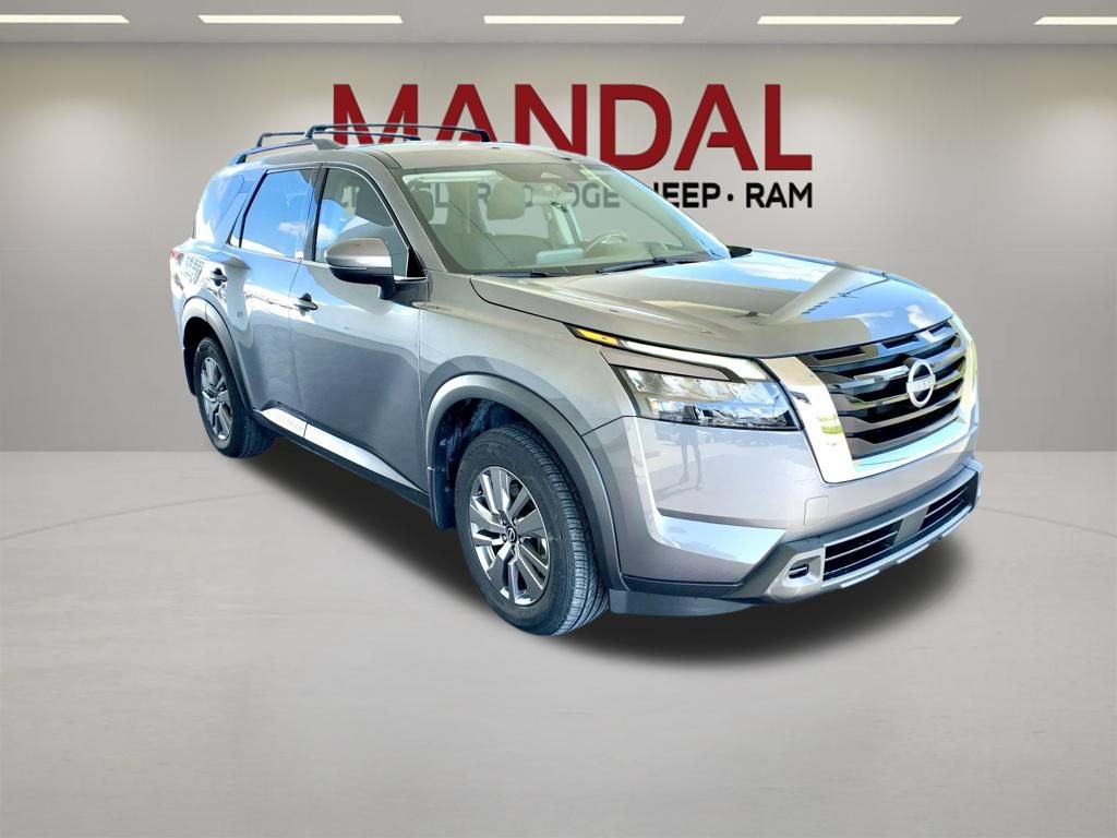 Used 2025 Nissan Pathfinder SV FWD image 4