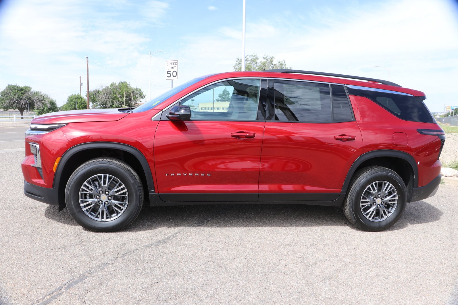 New 2026 Chevrolet Traverse LT w/ Driver Confidence Package FWD image 4