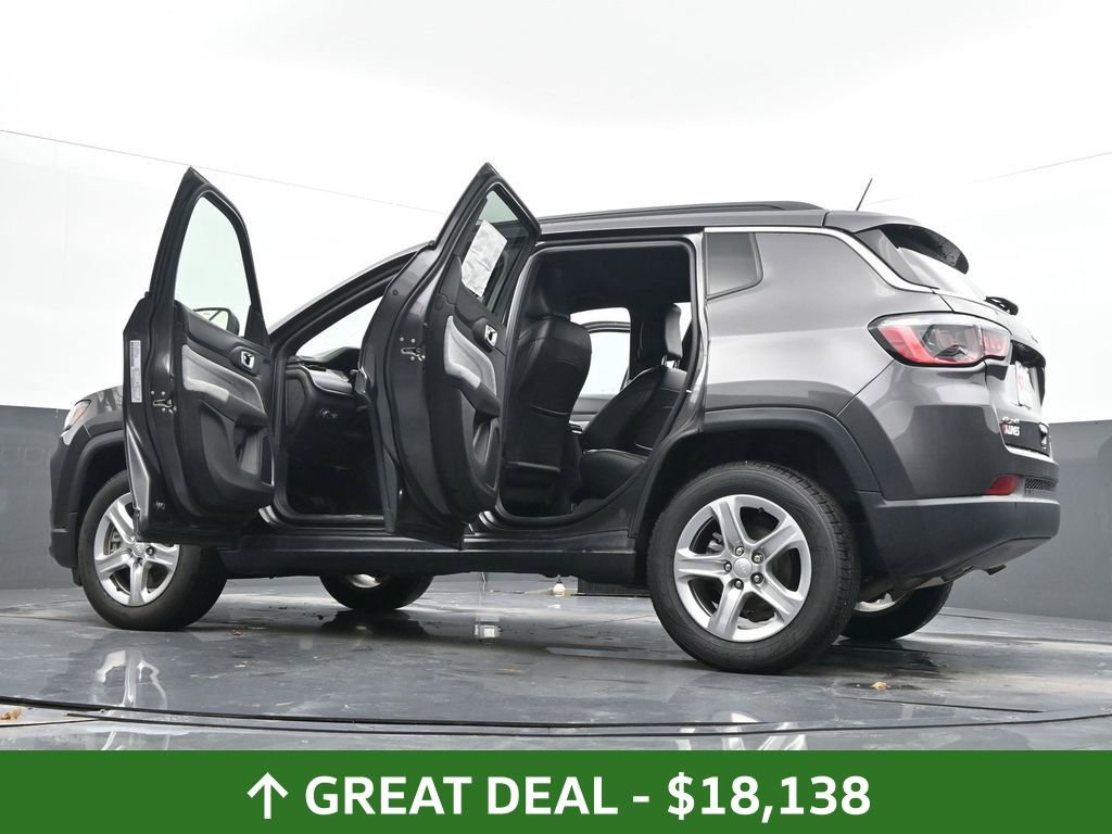 Used 2024 Jeep Compass Latitude image 82