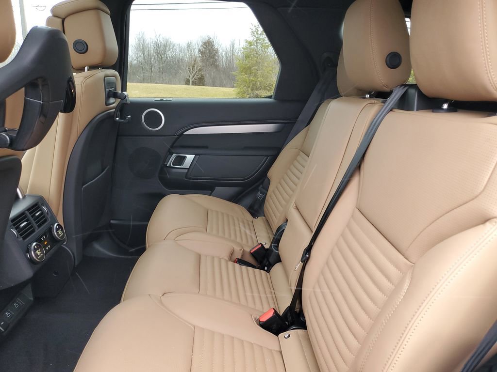 New 2026 Land Rover Discovery Dynamic SE image 24