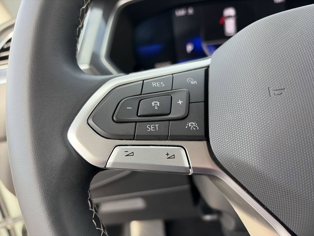 Used 2022 Volkswagen Tiguan SE AWD/4WD image 15