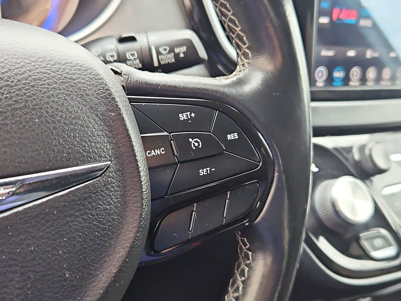 Used 2018 Chrysler Pacifica Touring Plus w/ S Appearance Package FWD image 24