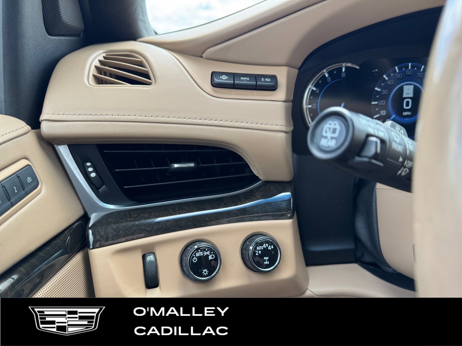 Used 2019 Cadillac Escalade ESV Platinum AWD/4WD image 18