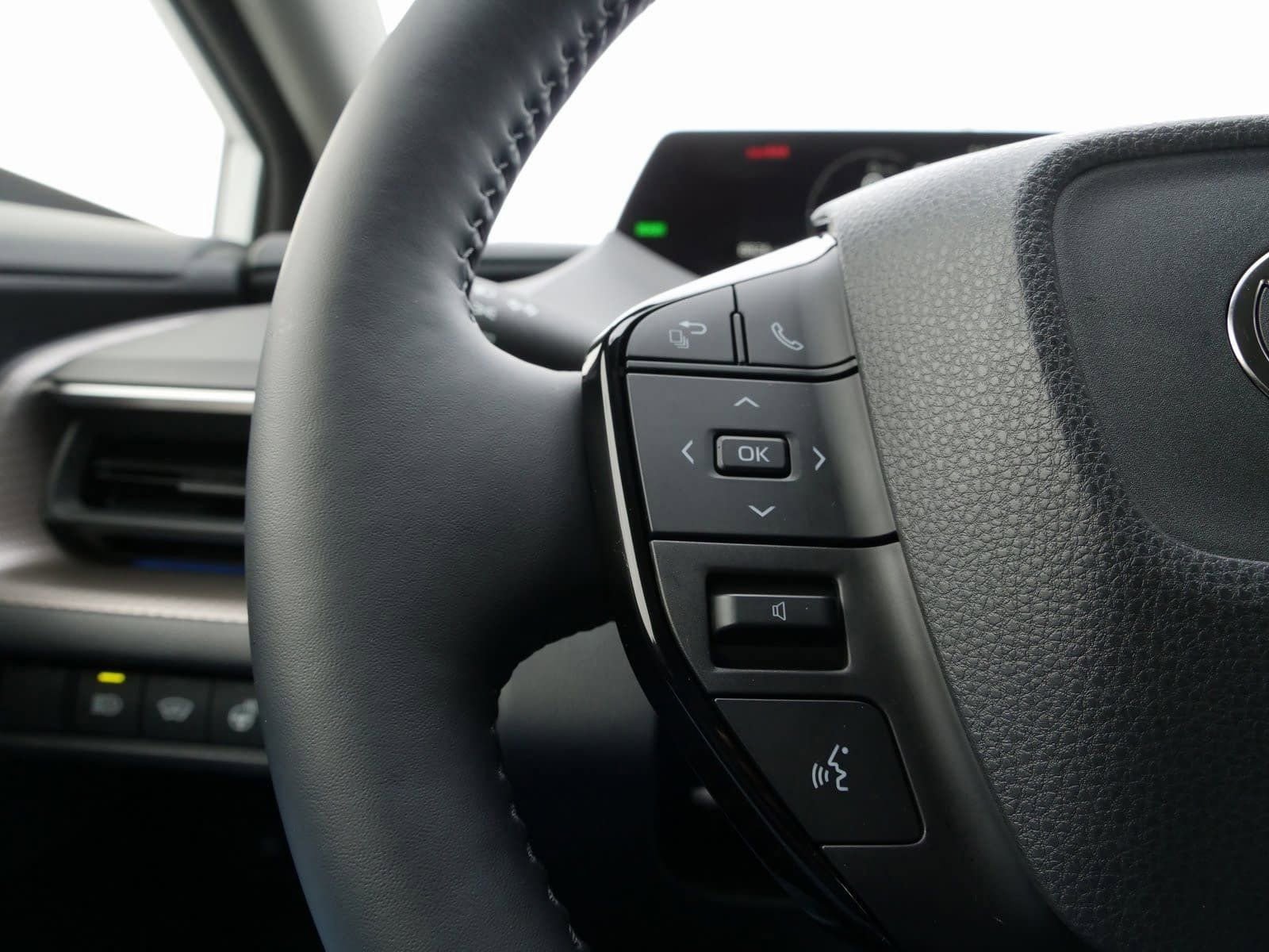 Used 2025 Toyota Prius XLE image 22