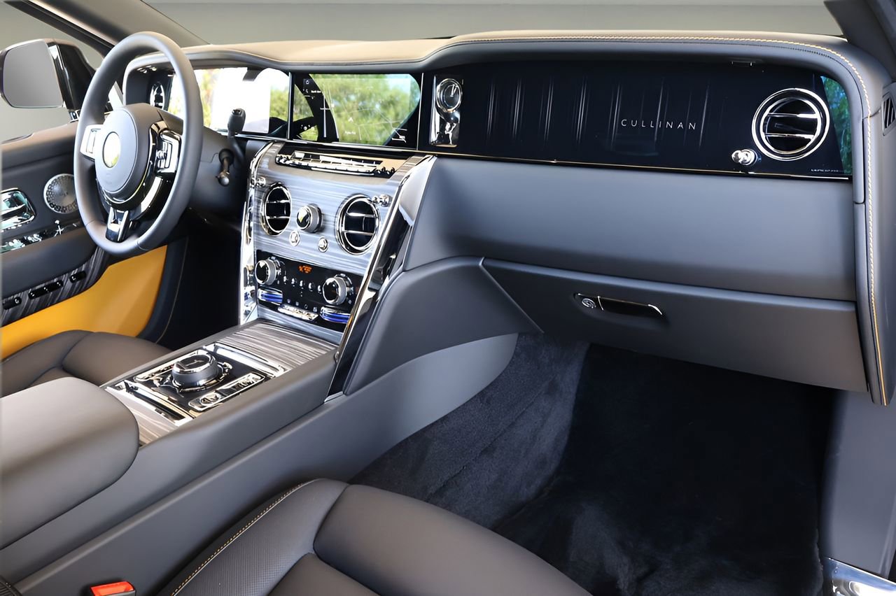 New 2026 Rolls-Royce Cullinan image 28