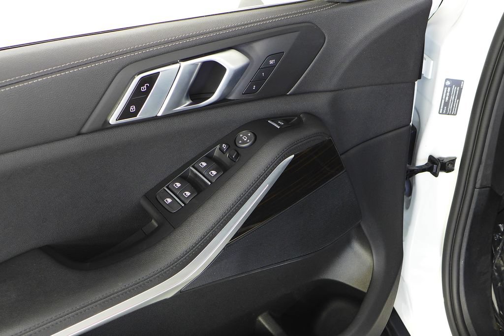 Used 2021 BMW X5 xDrive40i w/ Convenience Package AWD/4WD image 12
